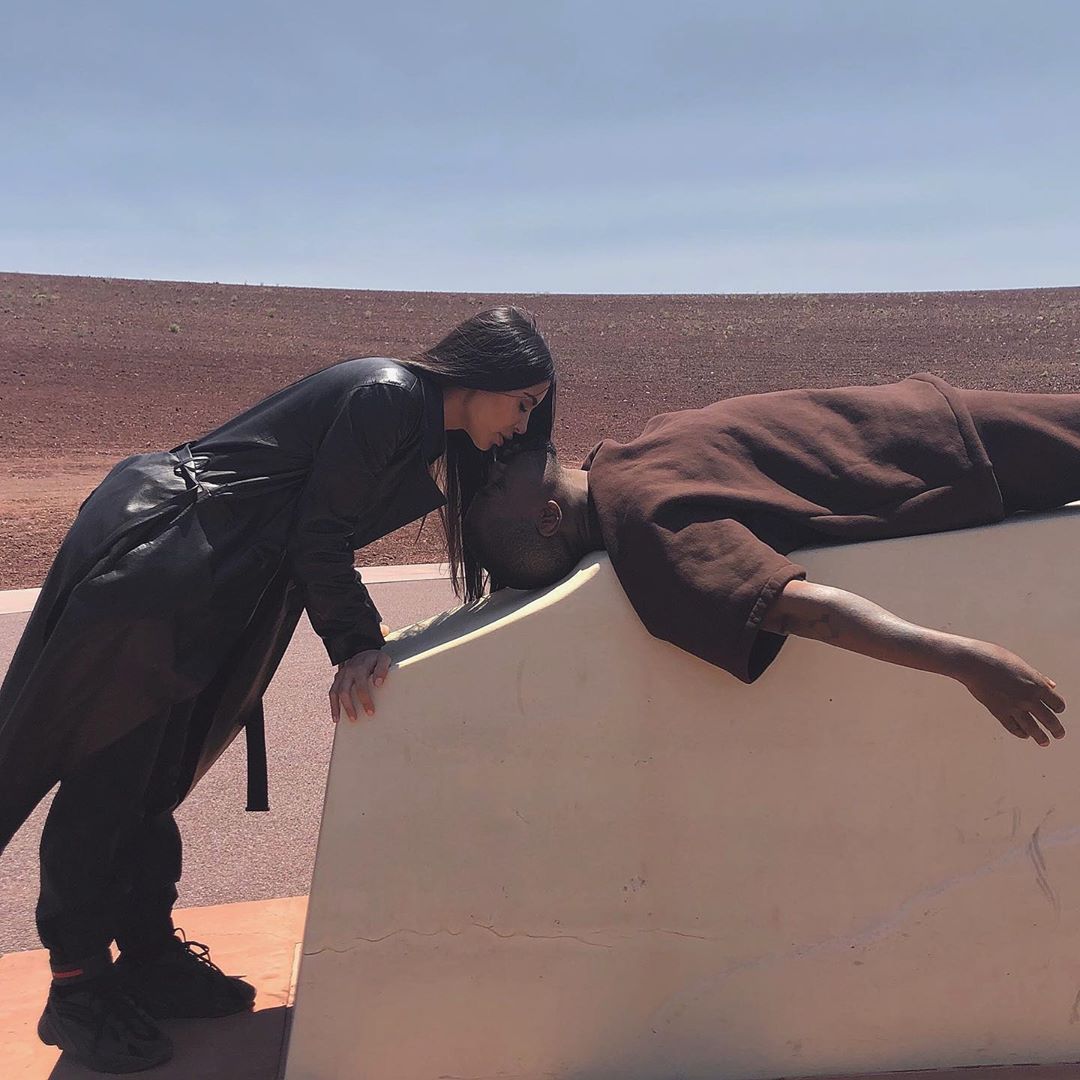 Ідеал відносин: Кім Кардашьян підкорила мережу новим романтичним фото з чоловіком