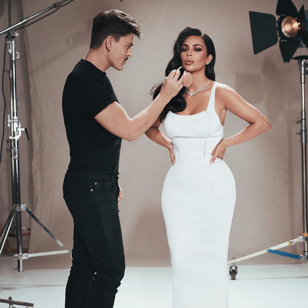 Всем сиять! 3 варианта новогоднего макияжа в стиле сестер Кардашьян-Дженнер