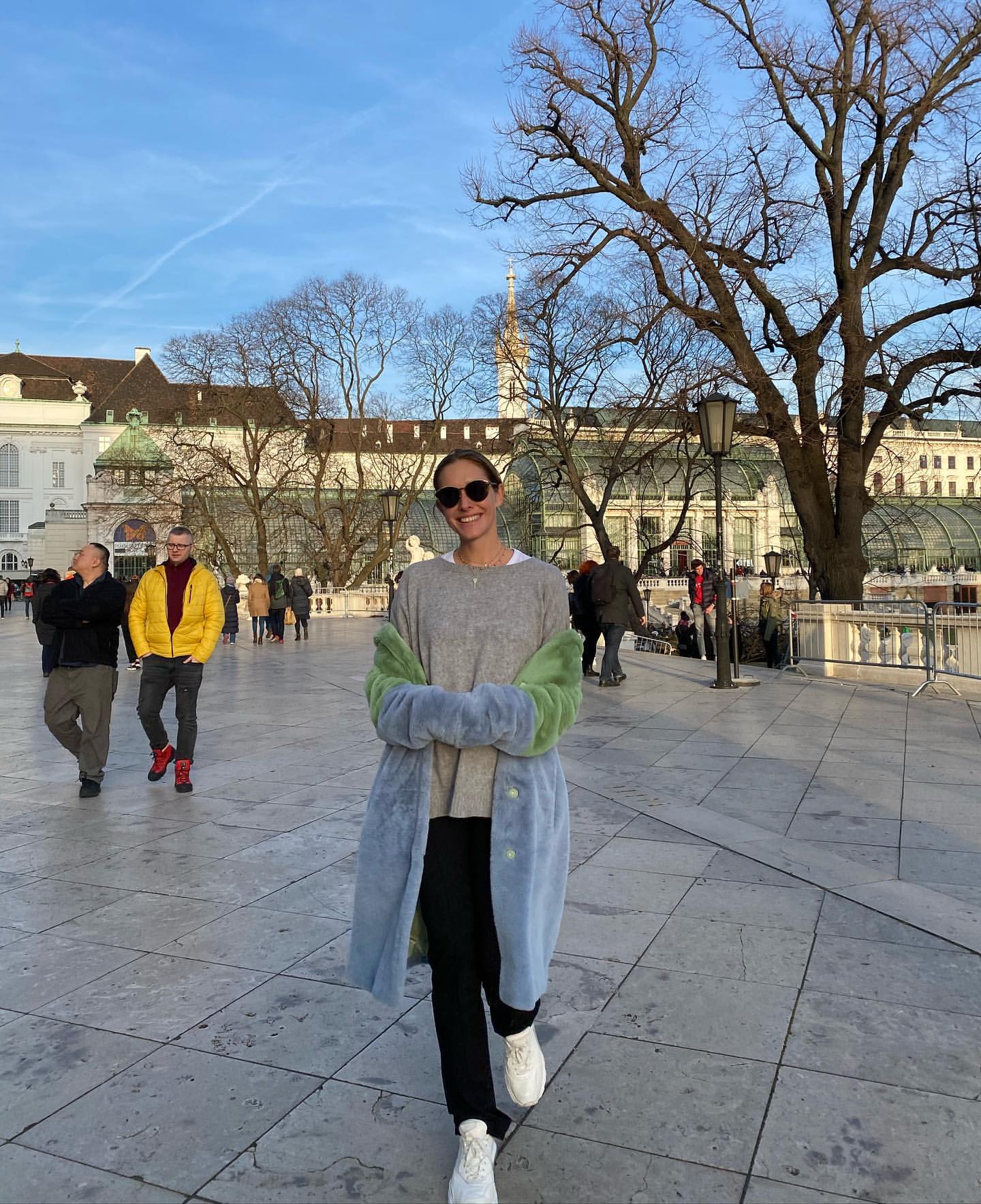 Запахло весною: Катя Осадча прогулялася по сонячному Відню і потрапила на бал