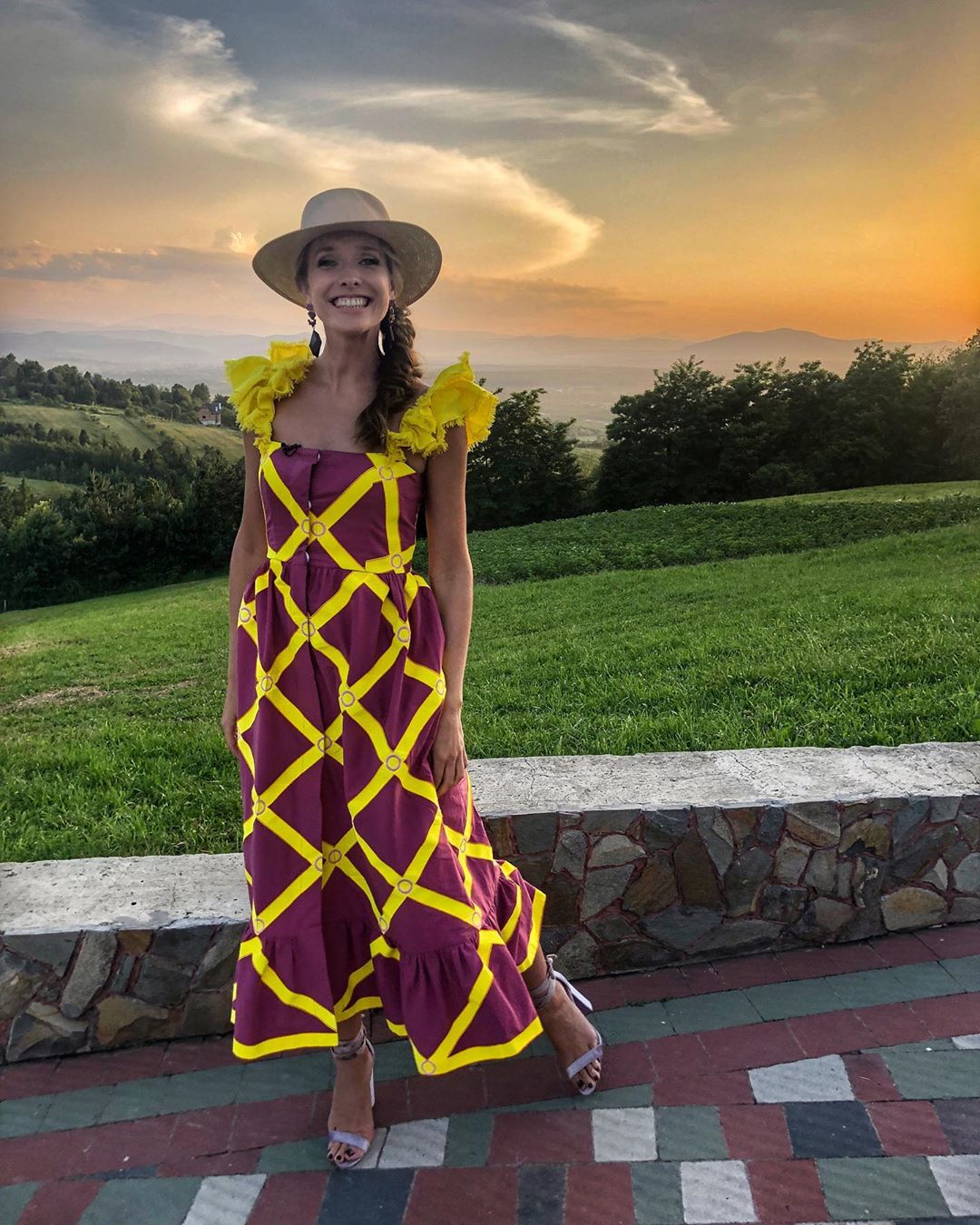 "Сукня — бомба": Катя Осадча захопила розкішним вбранням від українського дизайнера