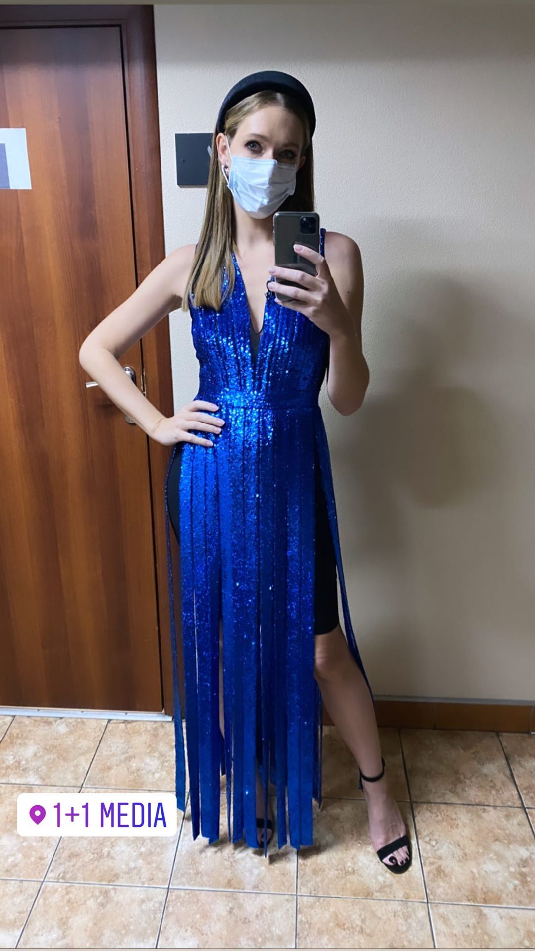 В маске и вечернем платье: Катя Осадчая приоткрыла тайну каратинных будней на работе