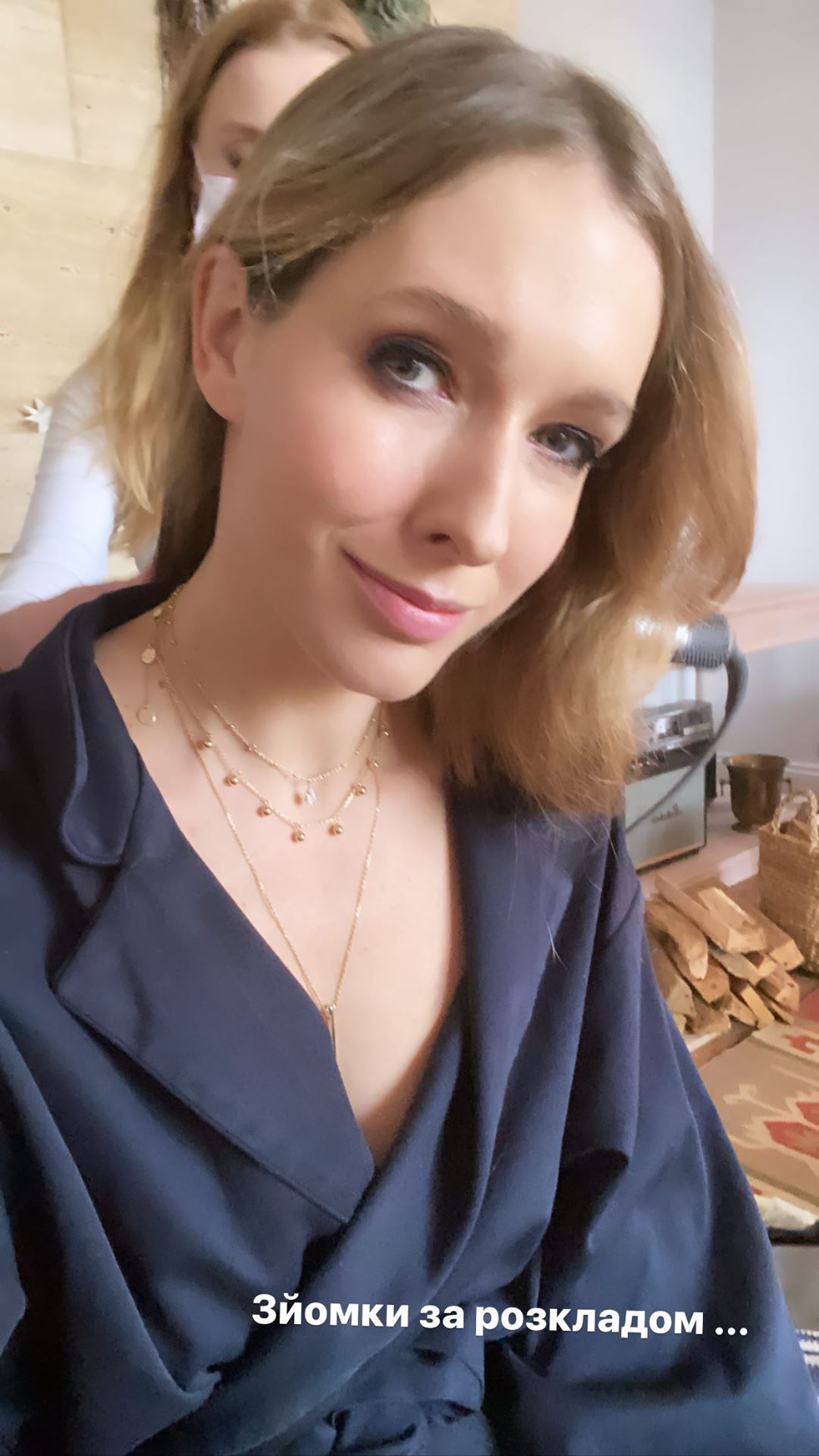 В маске и вечернем платье: Катя Осадчая приоткрыла тайну каратинных будней на работе