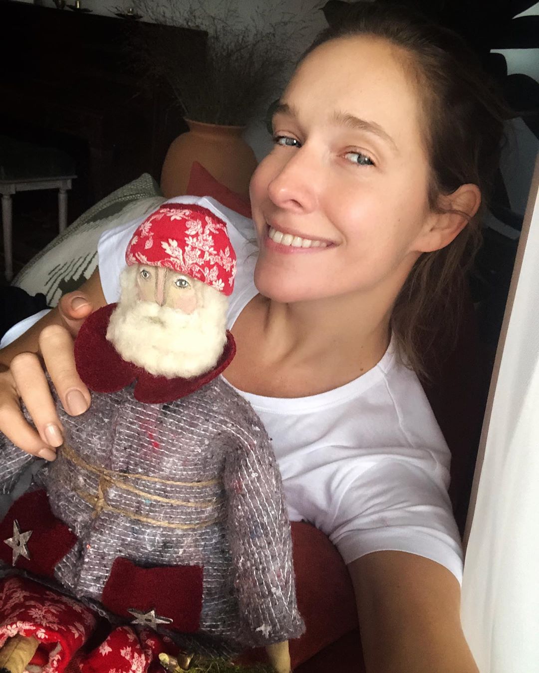 Нарядная Катя Осадчая похвасталась "боевой" готовностью к встрече Нового года 2020