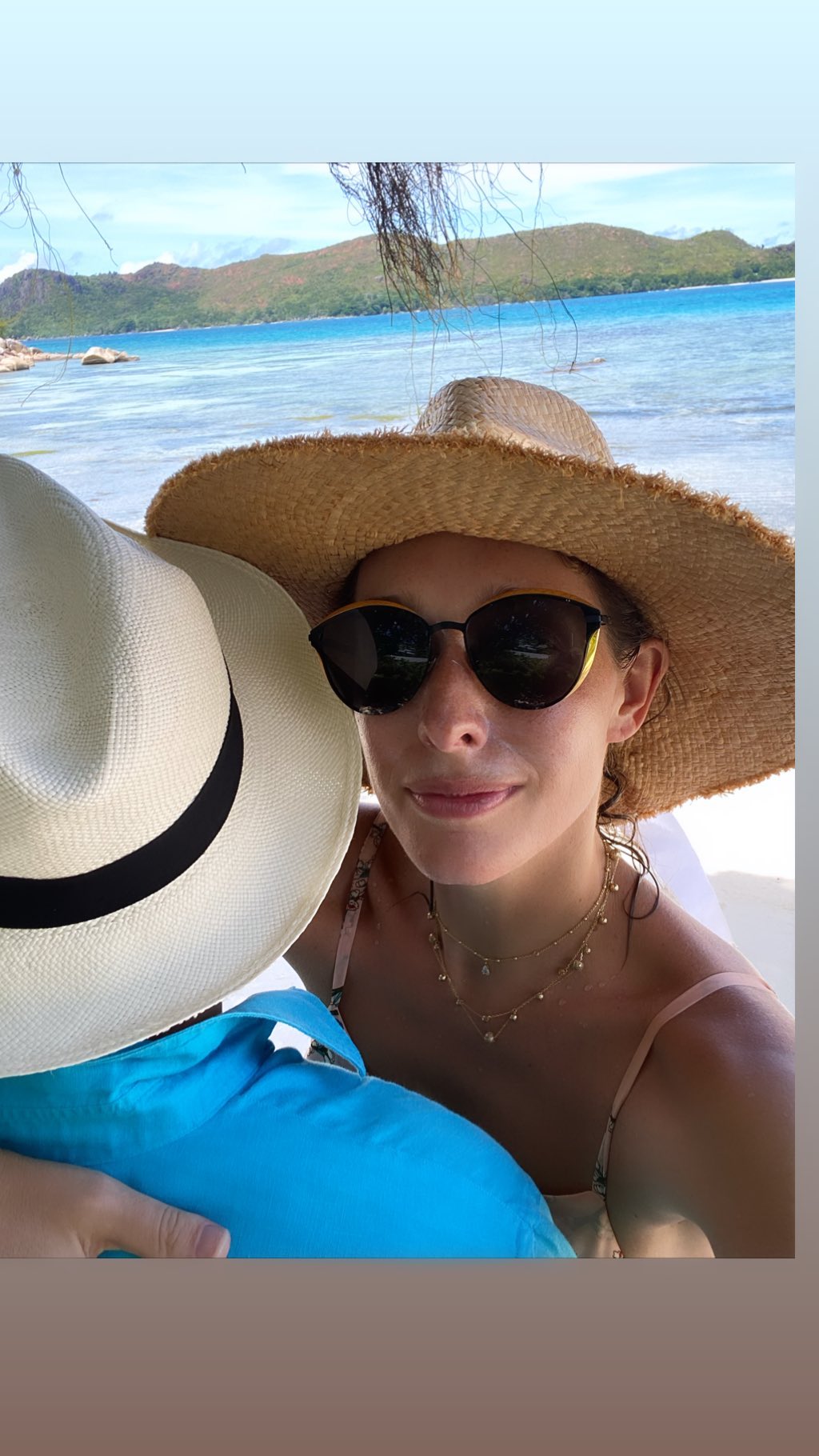 Когда фильтры не нужны: счастливые Осадчая и Горбунов покорили романтичным фото у океана