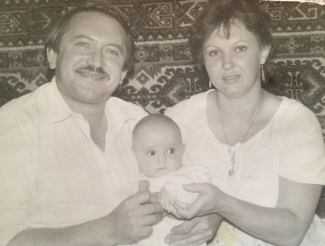 Віталій з батьками