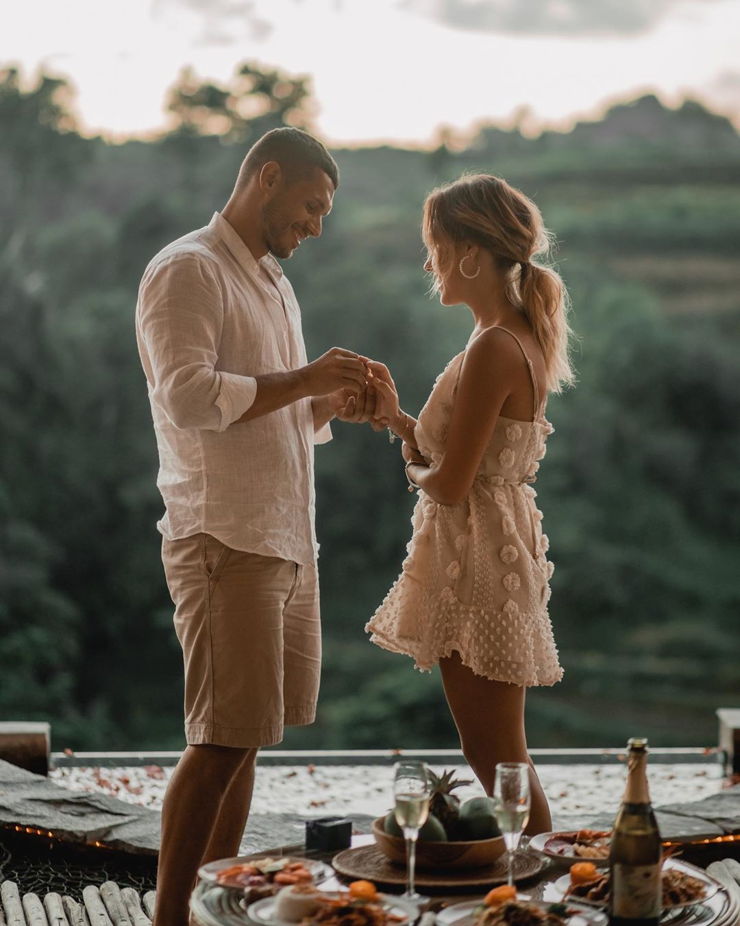 Наконец-то: Холостяк 9 сделал предложение избраннице (видео)