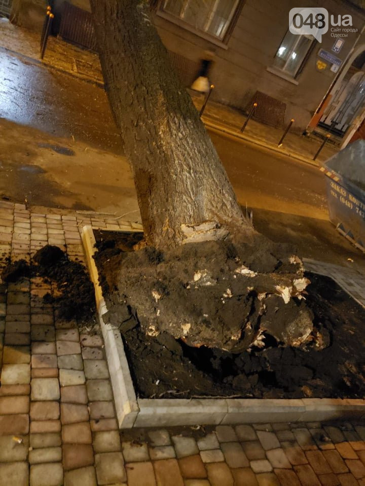 Апокалипсис под Одессой: появились страшные фото непогоды