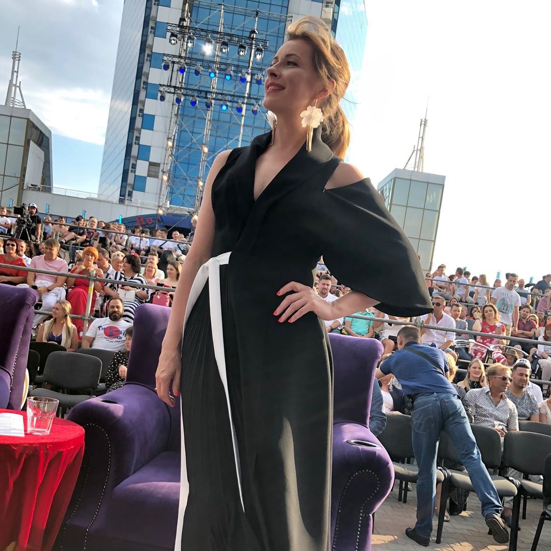"Королева": Елена Кравец восхитила красотой и стильным нарядом в Одессе