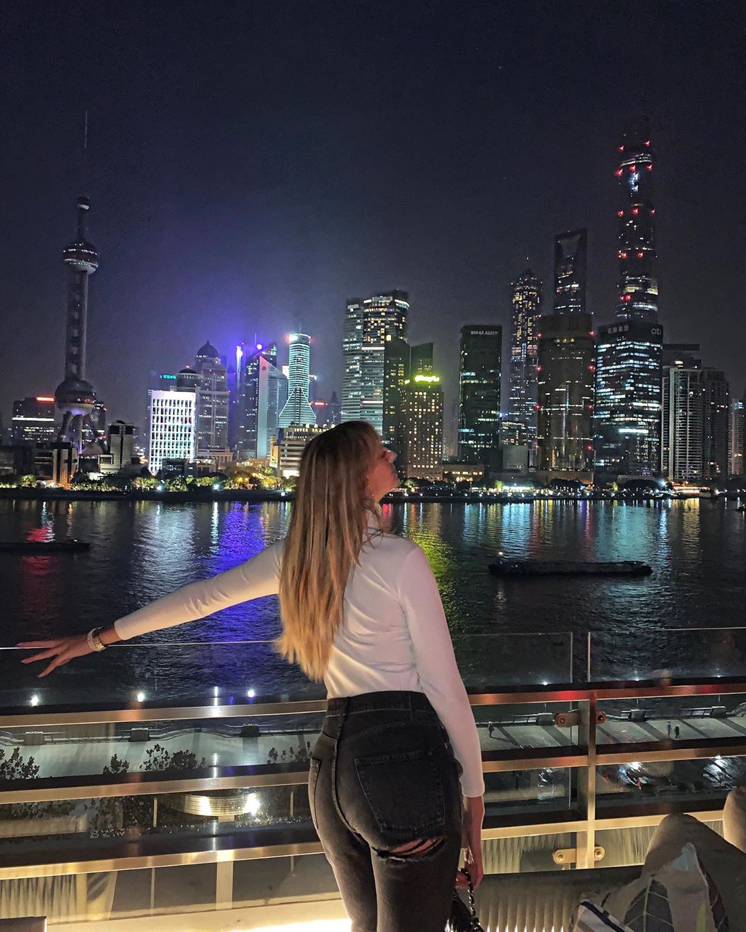 "Штаны лопнули от радости": Леся Никитюк поразила "космическими" фото с видами Шанхая