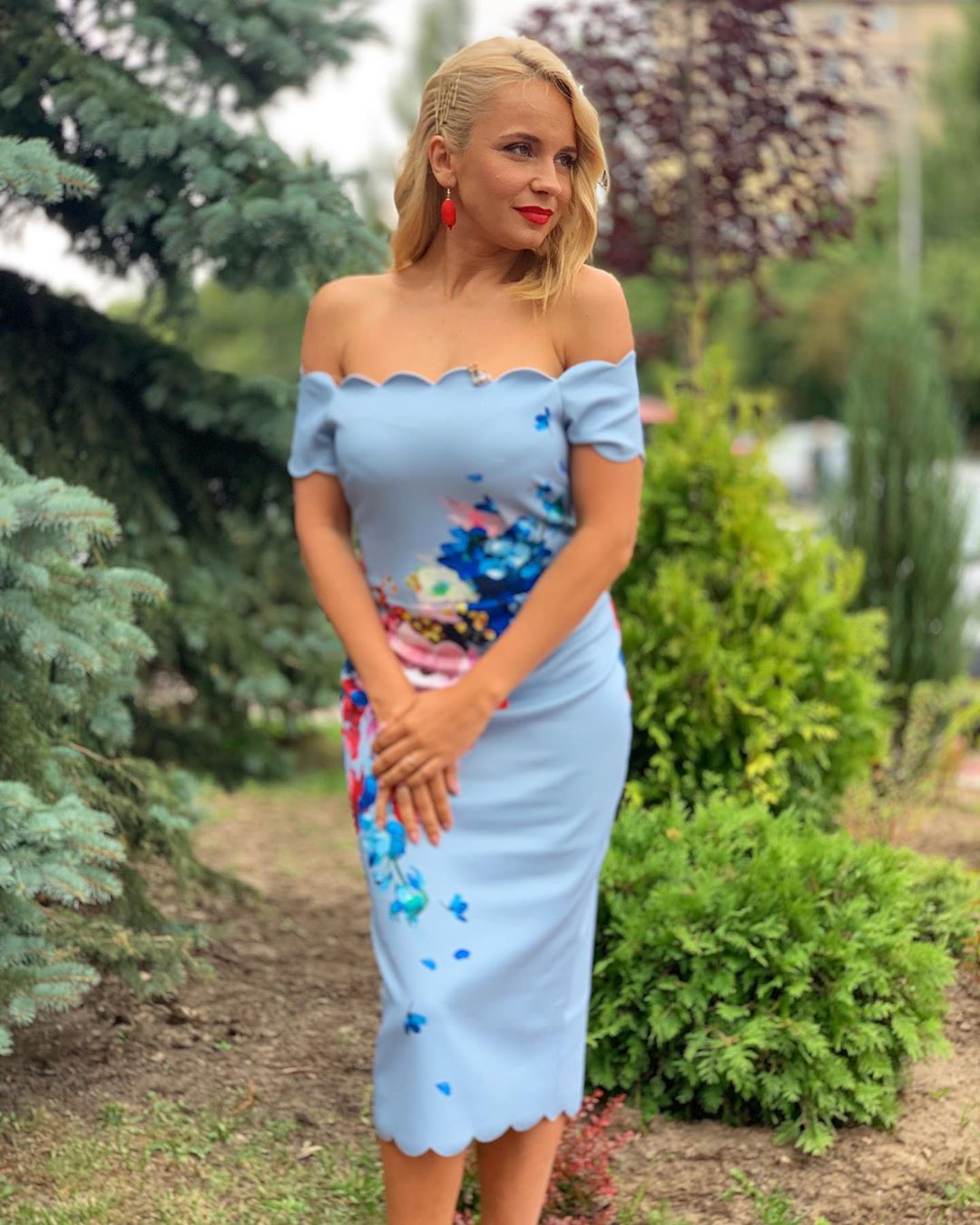 "Украинская красавица": Лилия Ребрик заворожила точеной фигурой в облегающем платье