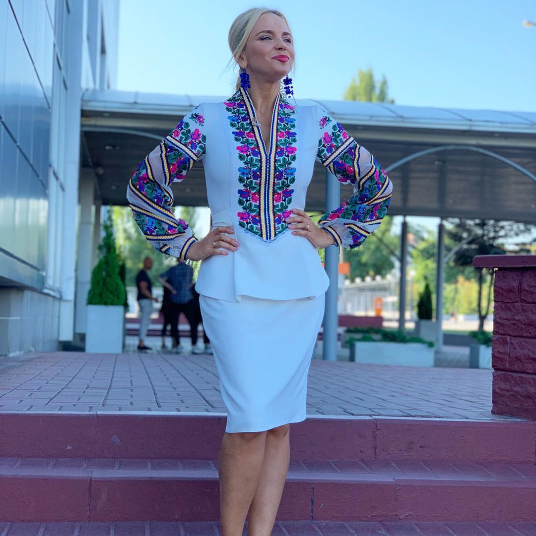 "Произведение искусства": Лилия Ребрик очаровала красотой в изысканной вышиванке