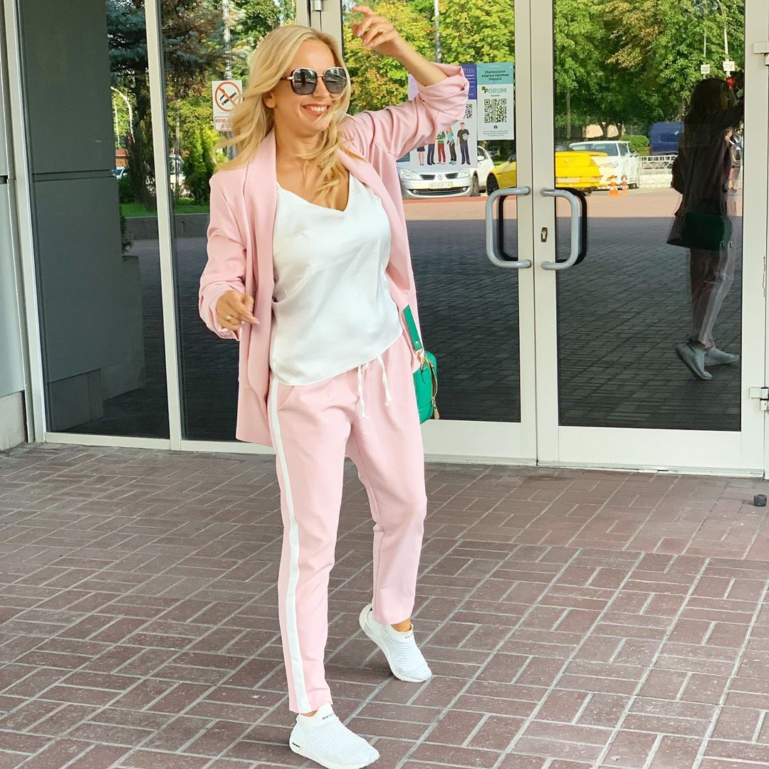Квітуча Лілія Ребрик показала ідеальний образ в стилі спорт-кежуал