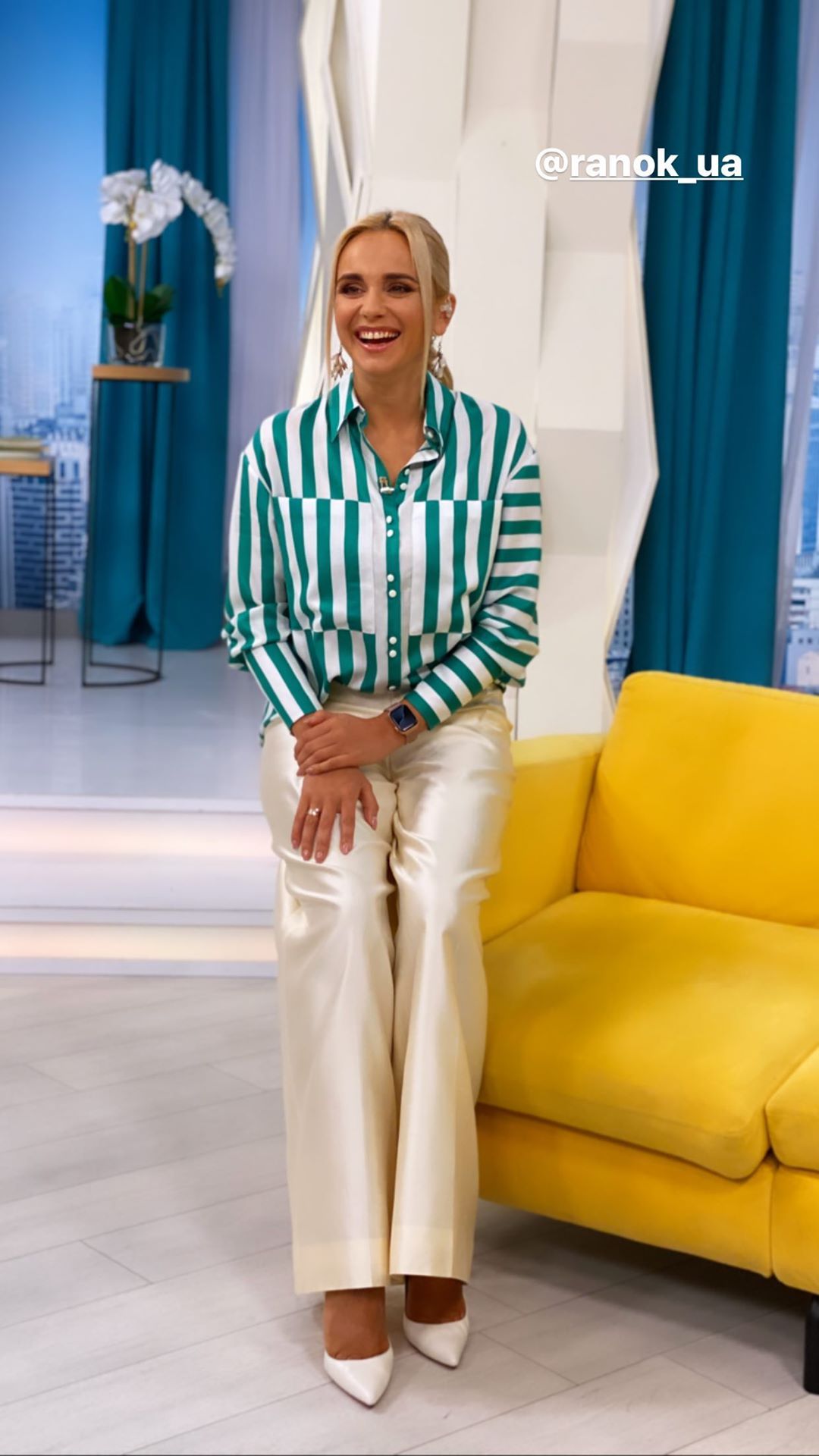 Королева в шелках: Лилия Ребрик пленила роскошным образом "морячки"