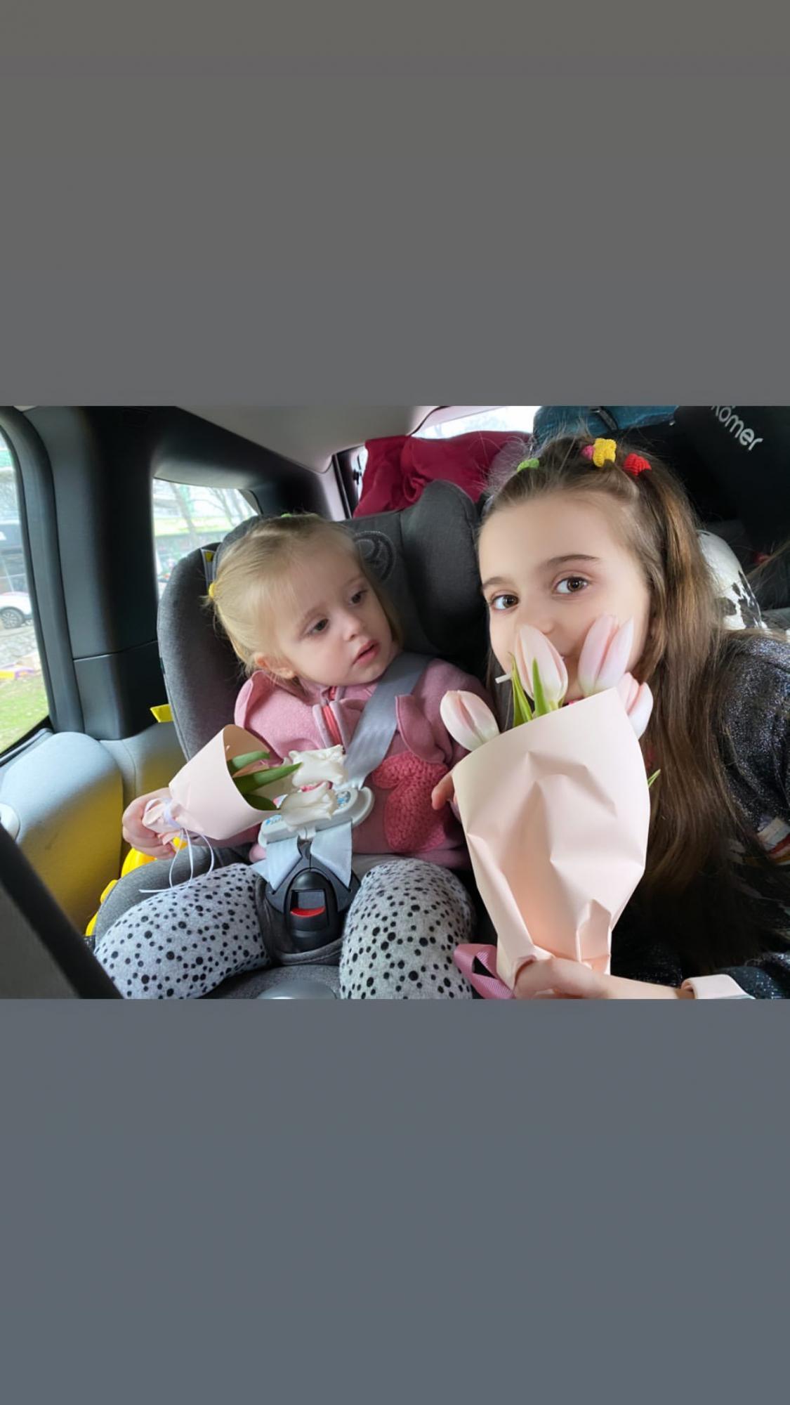 Счастливое трио: нежная Лилия Ребрик умилила подарками от дочек и мужа