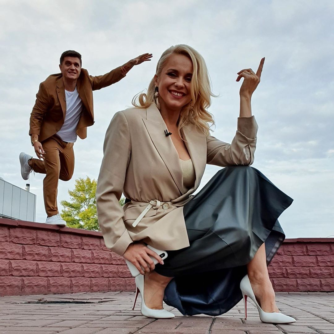 Леди в красном: Лилия Ребрик в эффектном алом платье в пол подчеркнула изысканные формы