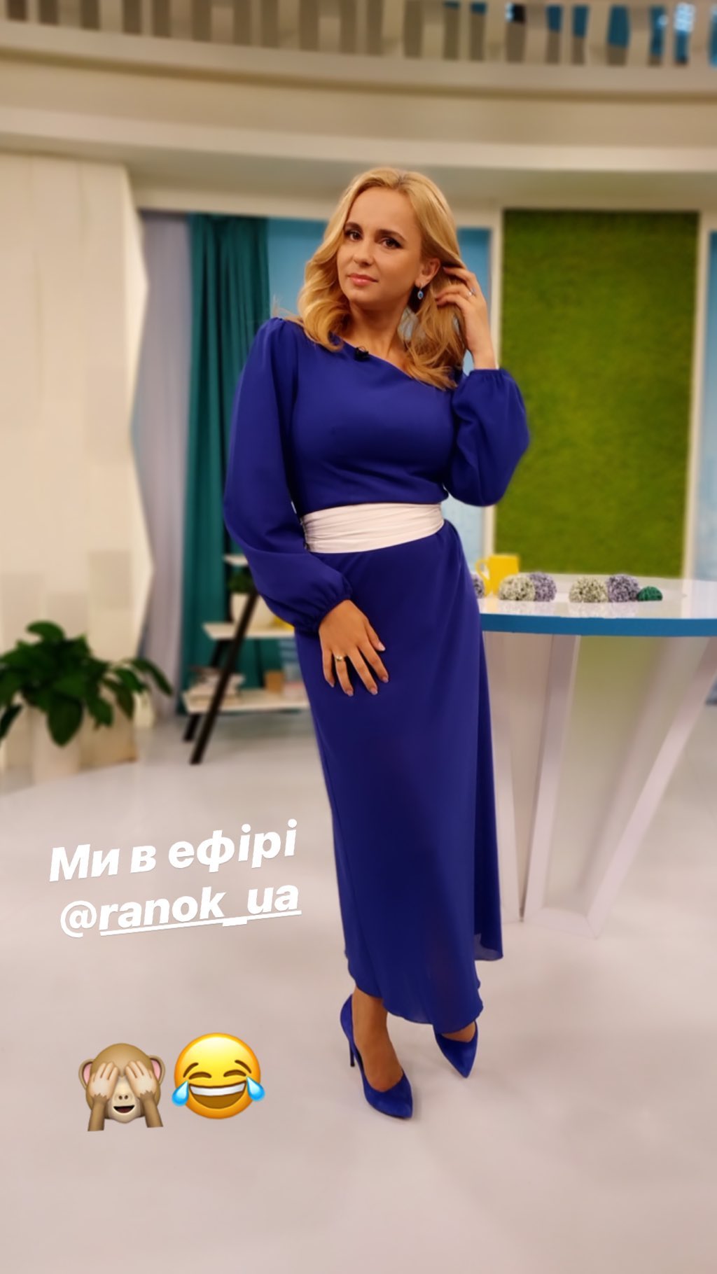 Ікона стилю: Лілія Ребрик зачарувала повністю синім образом у відвертій сукні (фото)