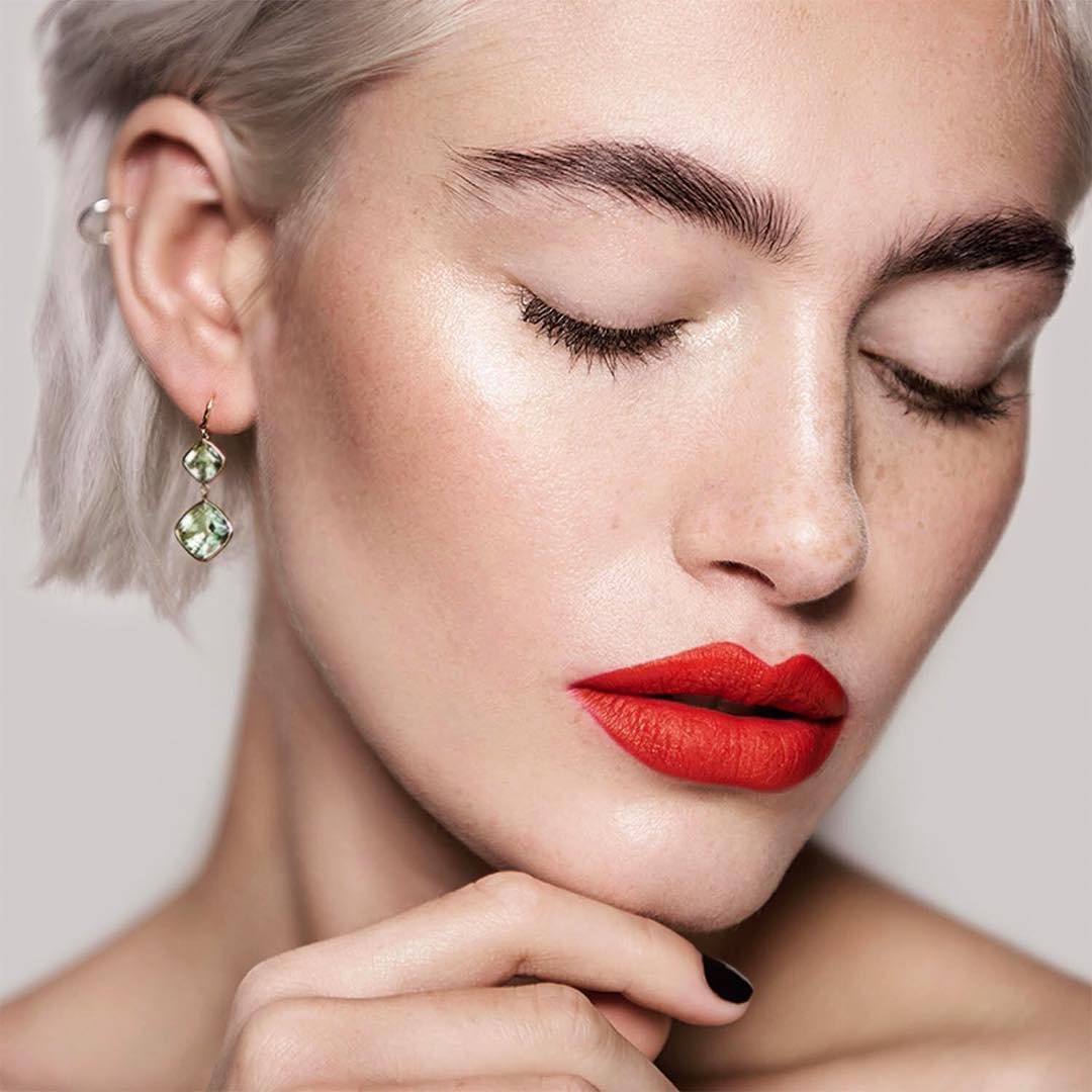 Зажги ночь: 5 идей вечернего макияжа на День всех влюбленных от звездных визажистов