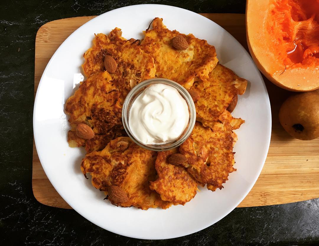 Оладьи из тыквы с грушей и миндалем