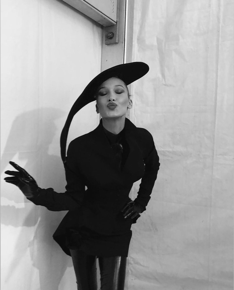 Бунт на подиуме: Белла Хадид покорила Флоренцию экстравагантным нарядом от культового дизайнера