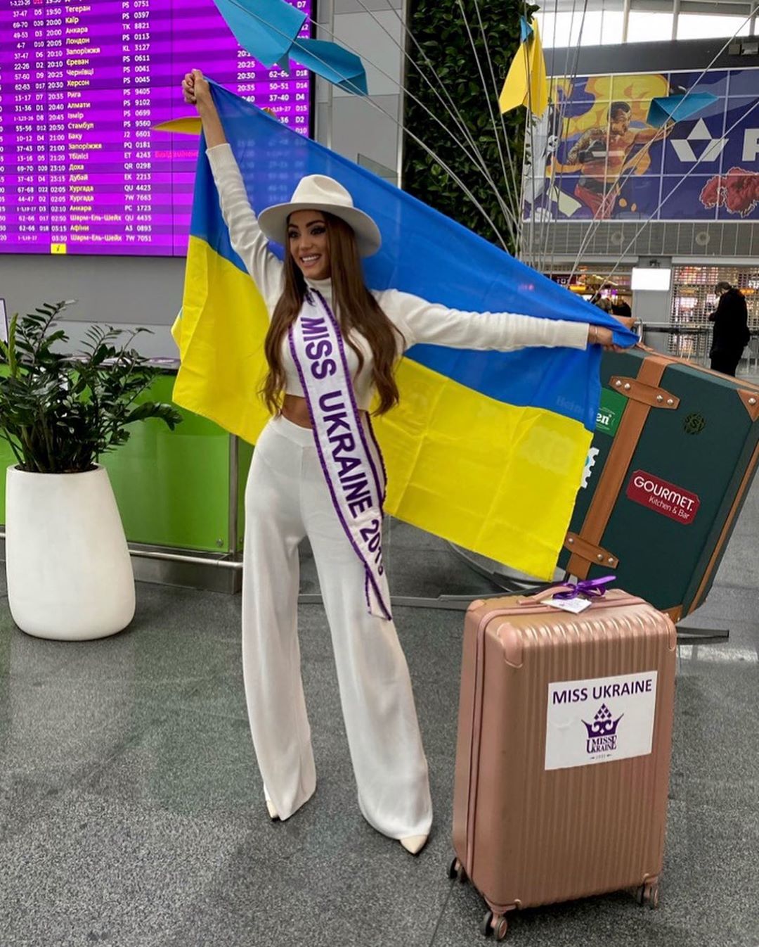 Маргарита Паша отправилась на конкурс Мисс Мира: фото и видео из "Борисполя"