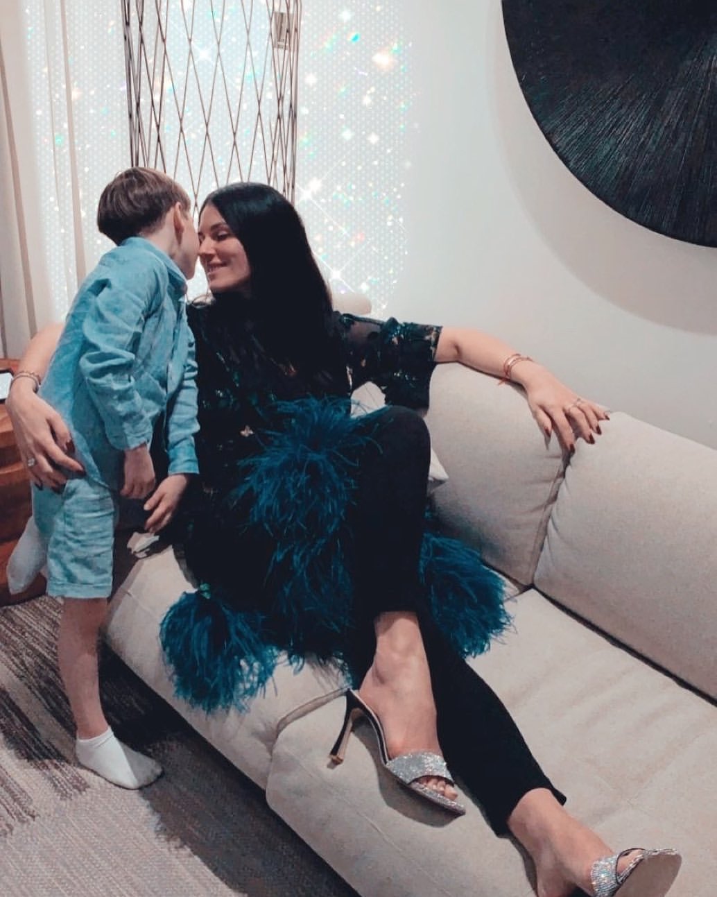 Эффектная Маша Ефросинина в роскошном образе показала семейную идиллию на отдыхе