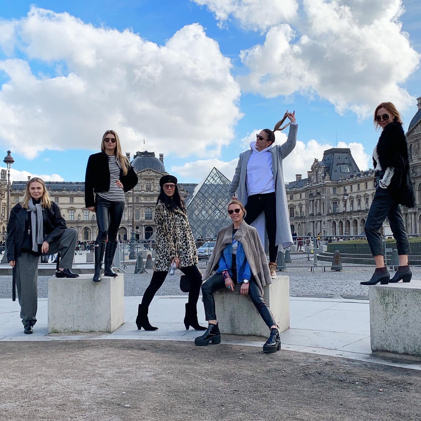 Здригнись, Париж: Маша Єфросиніна влаштувала стильний "дівич-вечір" з подругами в серці Франції