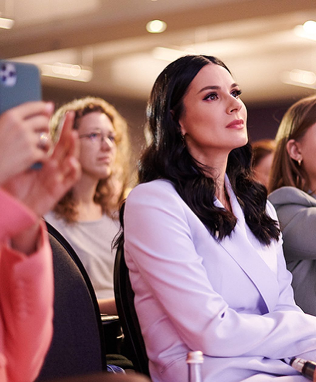 Маша Ефросинина поразила стройными ножками и изящной фигурой в эффектном наряде