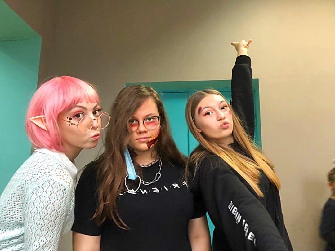 Рожевоволоса ельфійка: дочка Полякової вразила яскравим образом на Хелловін