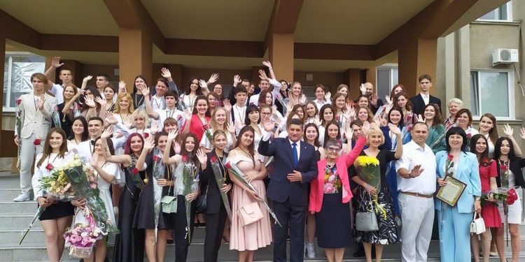 Учительница из Одесской области приняла участие в ВНО вместе с учениками: стали известны ее результаты (фото)