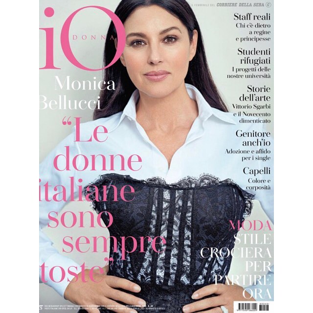 54-летняя Моника Беллуччи снялась в купальнике для итальянского глянца