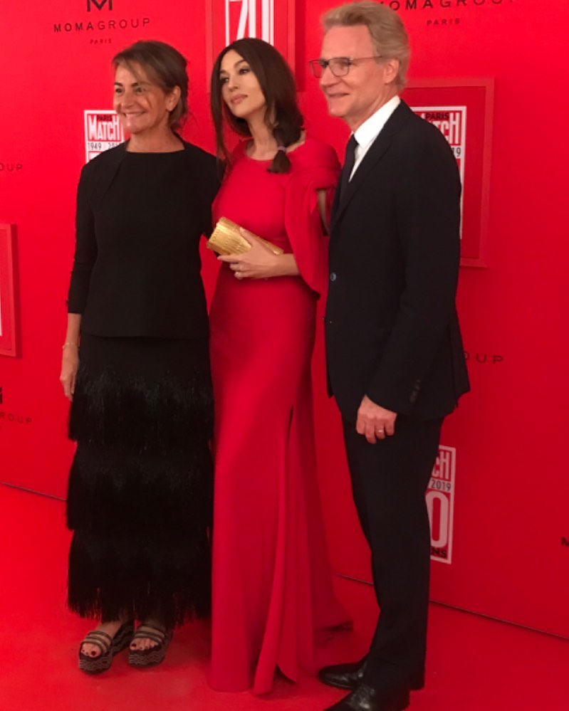 Страстная и прекрасная: Моника Беллуччи блистает в Париже в роскошном красном платье от Elie Saab