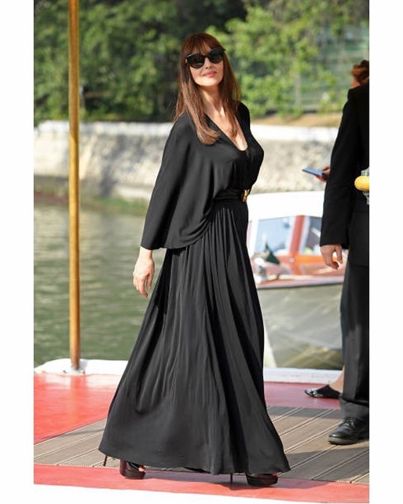 Розкішна Моніка Беллуччі блищить на Венеціанському фестивалі в ефектній сукні від Dior