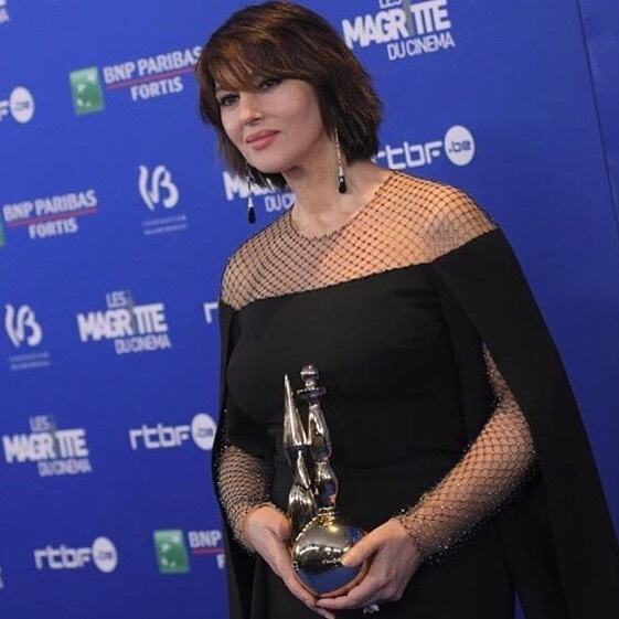 Резко похудевшая Моника Беллуччи похвасталась стройными ногами в дерзком наряде