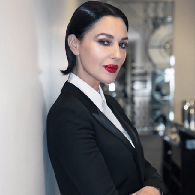 Резко похудевшая Моника Беллуччи похвасталась стройными ногами в дерзком наряде