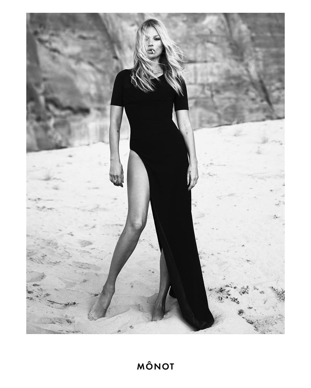 Эти ноги! 46-летняя Кейт Мосс демонстрирует безупречную фигуру в платье с экстремальным разрезом