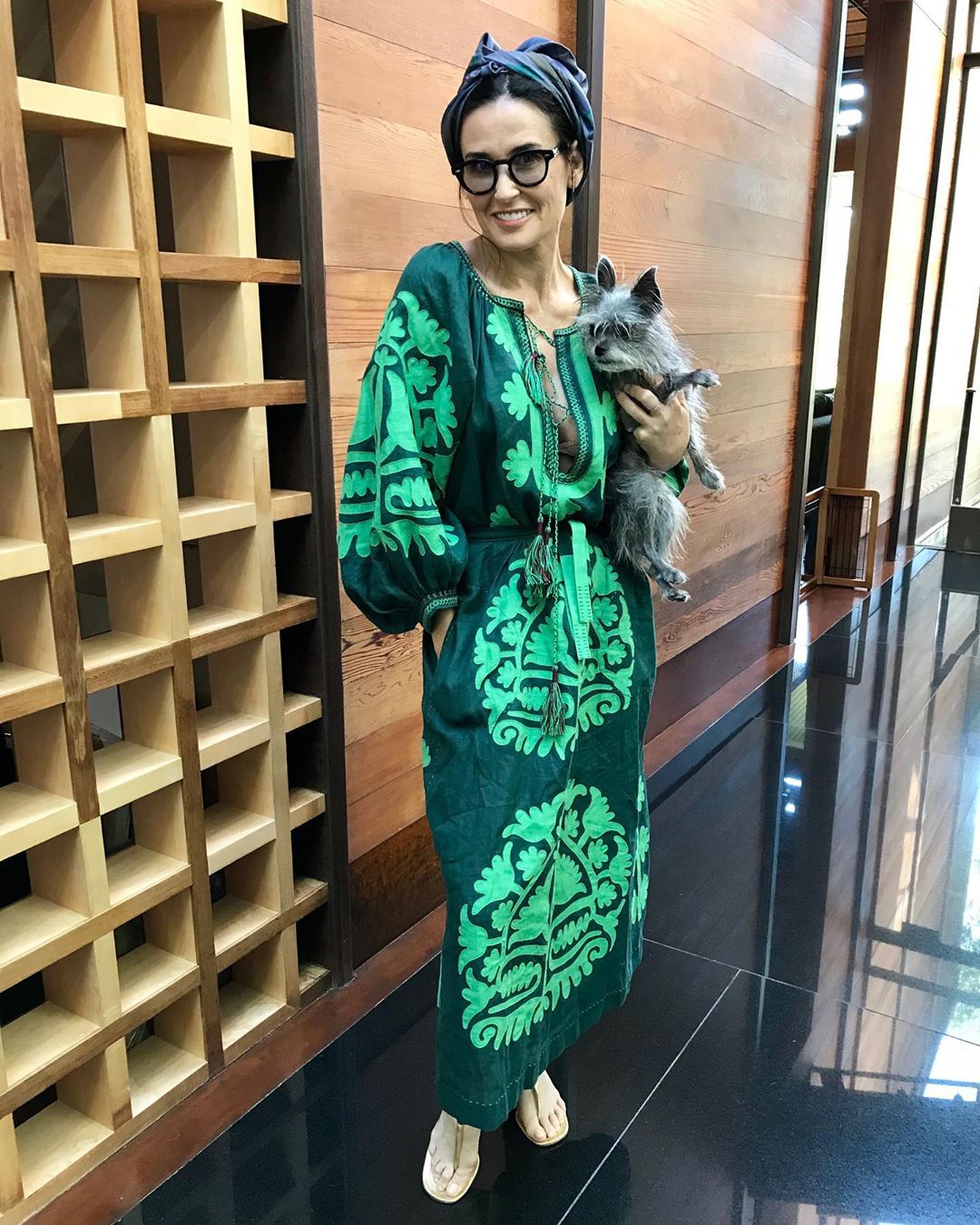 Она прекрасна! Деми Мур блистает в платье-вышиванке от украинского дизайнера