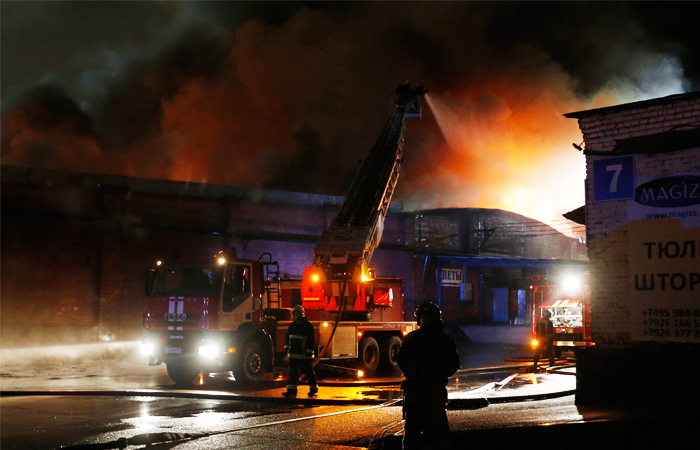 В результате пожара на складе в Москве погибли 8 спасателей