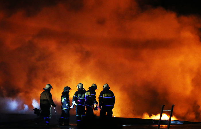 В результате пожара на складе в Москве погибли 8 спасателей