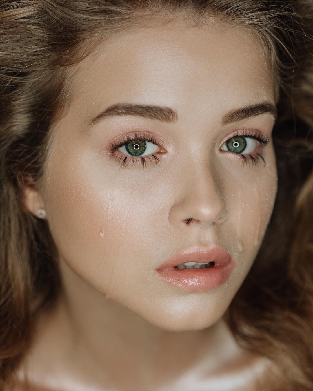 Слабо бачить себе в цьому: Тищенко взяв в помічниці юну модель