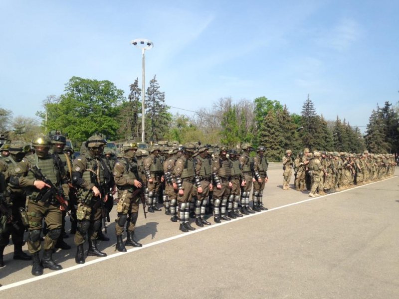 На Куликове поле в Одесі вивели силовиків і військову техніку