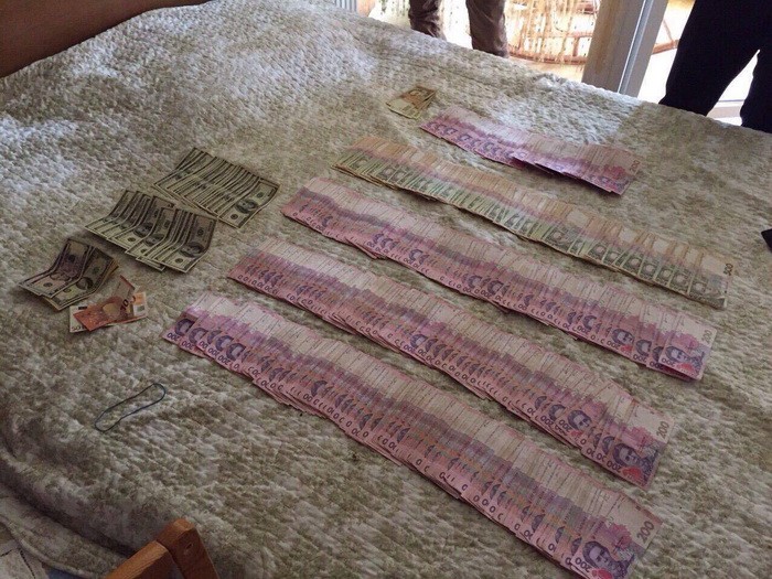 Сотрудник ГФС задержан на взятке в 238 тыс. гривен, - СБУ