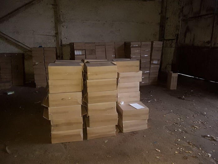 На Донбассе в "серой зоне" обнаружили склады с контрафактными сигаретами