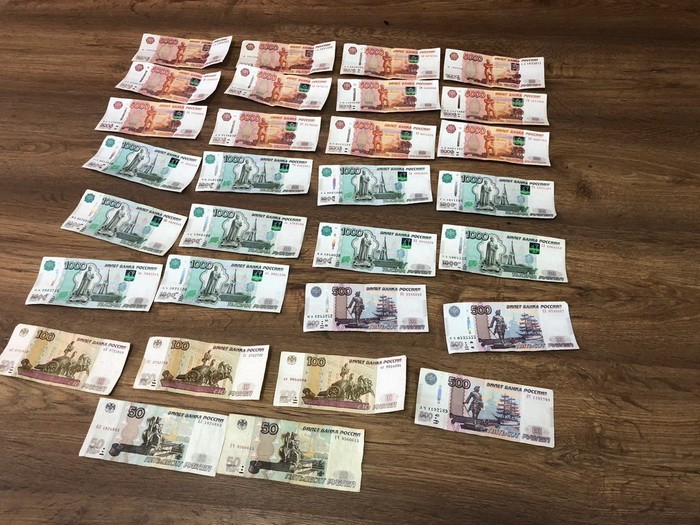 На адмінмежі з Кримом на хабарі викрито інспектора митної служби