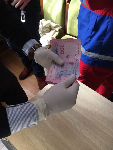 Во Львовской области на взятке разоблачили чиновника ГМС