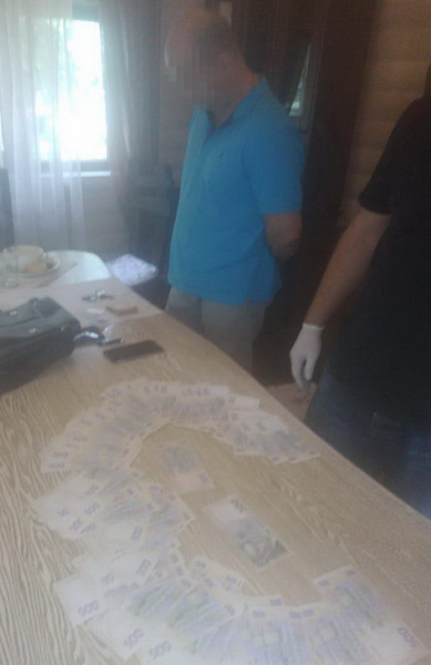 В Днепропетровской области разоблачили на взятке чиновника ГСЧС