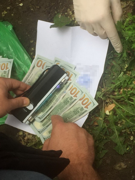 В Одессе на взятке задержали ревизора-инспектора налоговой