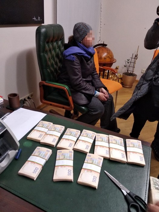 СБУ викрила вимагання грошей у власників столичного банку