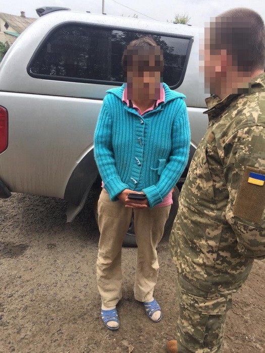 Информатор боевиков "ЛНР" "помогала" военным ВСУ домашними продуктами (фото)