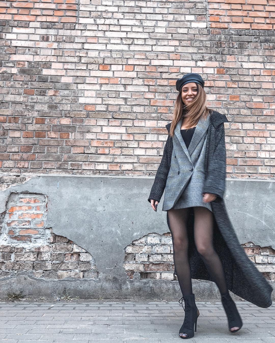 Ікона стилю: Надя Дорофєєва в сукні-піджаку захопила нескінченними ногами