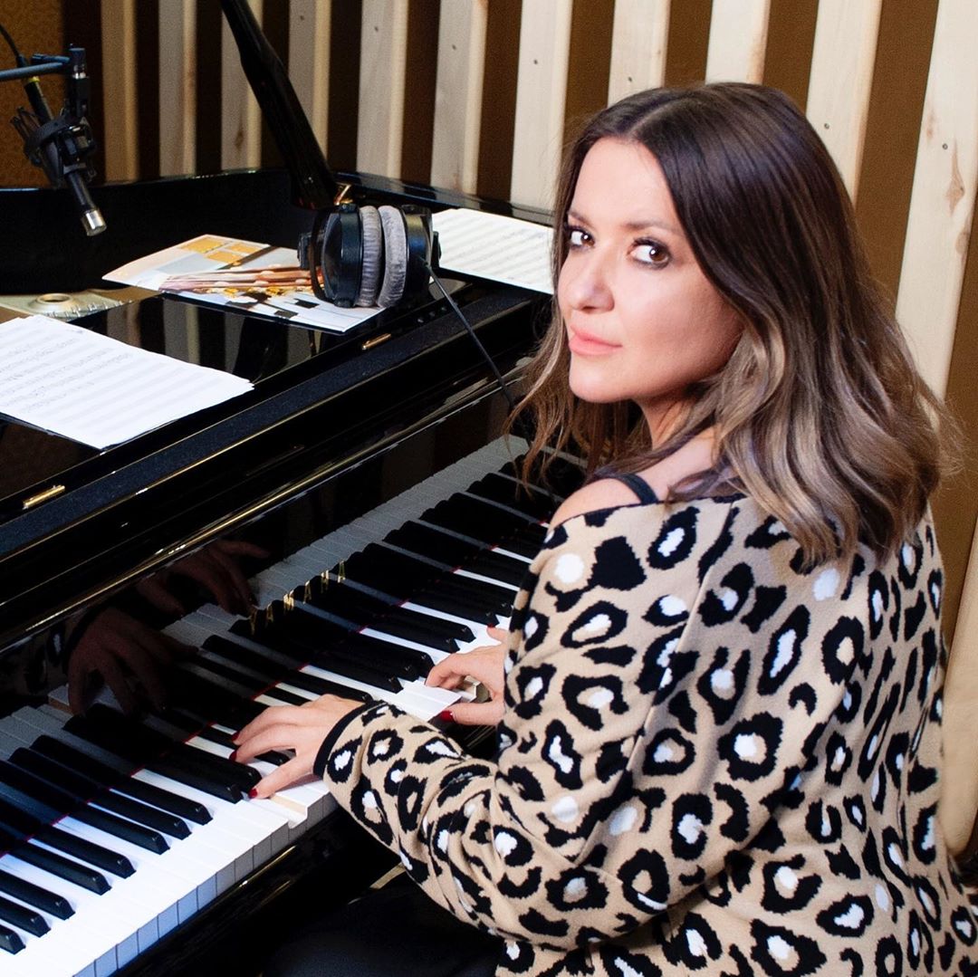 Кішечка: Наталя Могилевська у "хижому" вбранні і платті-комбінації захопила мережу